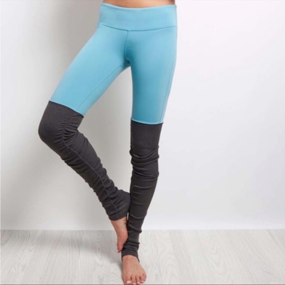 Alo Yoga Goddess Leggings in Agave/stormy